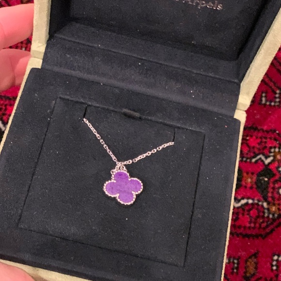 Van Cleef and Arpels Sugilite PURPLE Vintage Alhambra pendant 18k WG - Picture 4 of 12